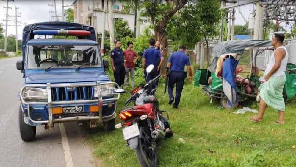গাজীপুরে সড়রক মা-ছেলেসহ নিহত ৩