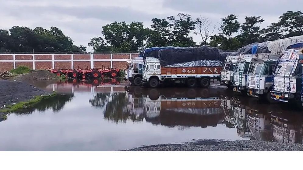 বেনাপোল বন্দরে জলাবদ্ধতায় দুর্ভোগ