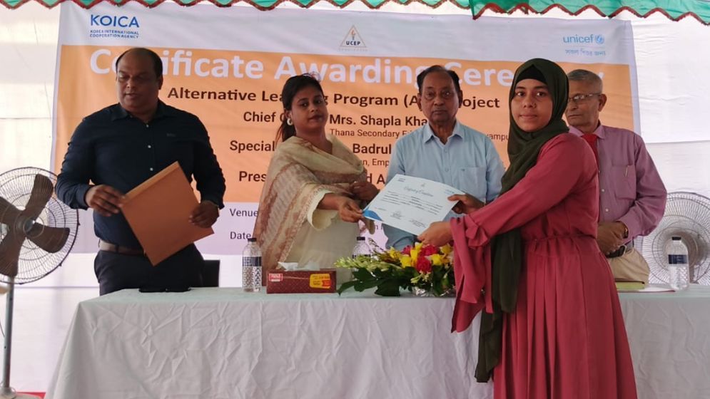 ১০০ নারী প্রশিক্ষণার্থীর মাঝে সনদপত্র বিতরণ