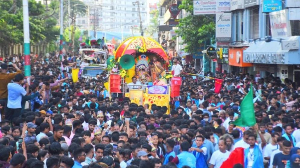 রথযাত্রায় লাখো মানুষের সমাগম চট্টগ্রামে
