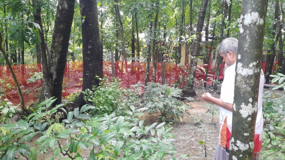 ছেলে সন্তান না থাকায়  ভাই-ভাতিজার অত্যাচার