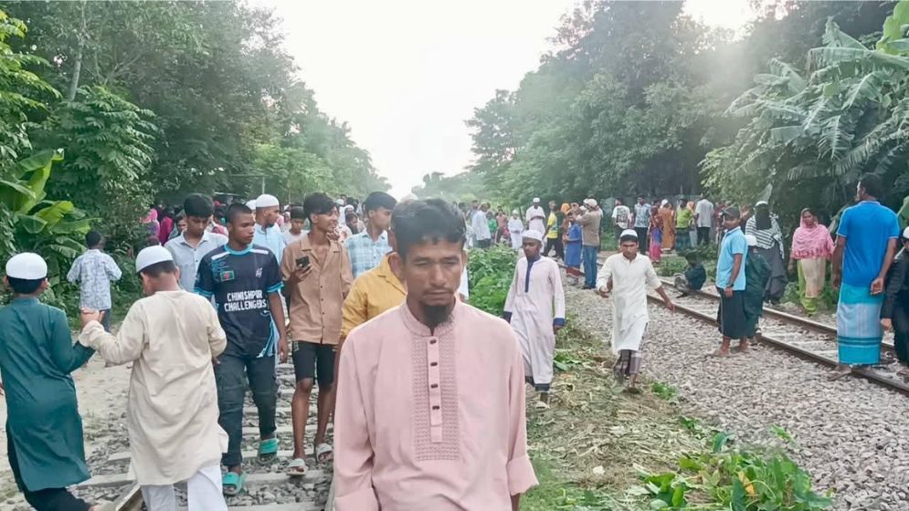 নরসিংদীতে ট্রেনের ধাক্কায় মোটরসাইকেল আরোহী স্বামী-স্ত্রী নিহত