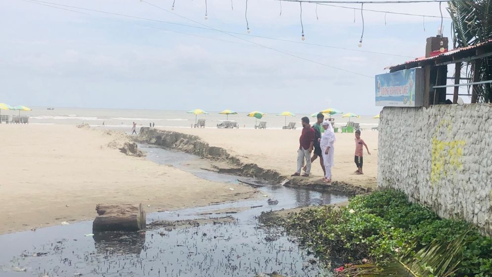 পর্যটকদের নিরাপত্তা ও সাগরের পরিবেশ নিয়ে উদ্বেগ