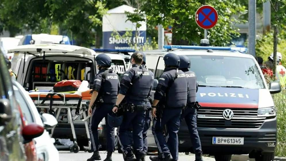 অস্ট্রিয়ায় স্কুলে বন্দুক হামলায় নিহত ১১