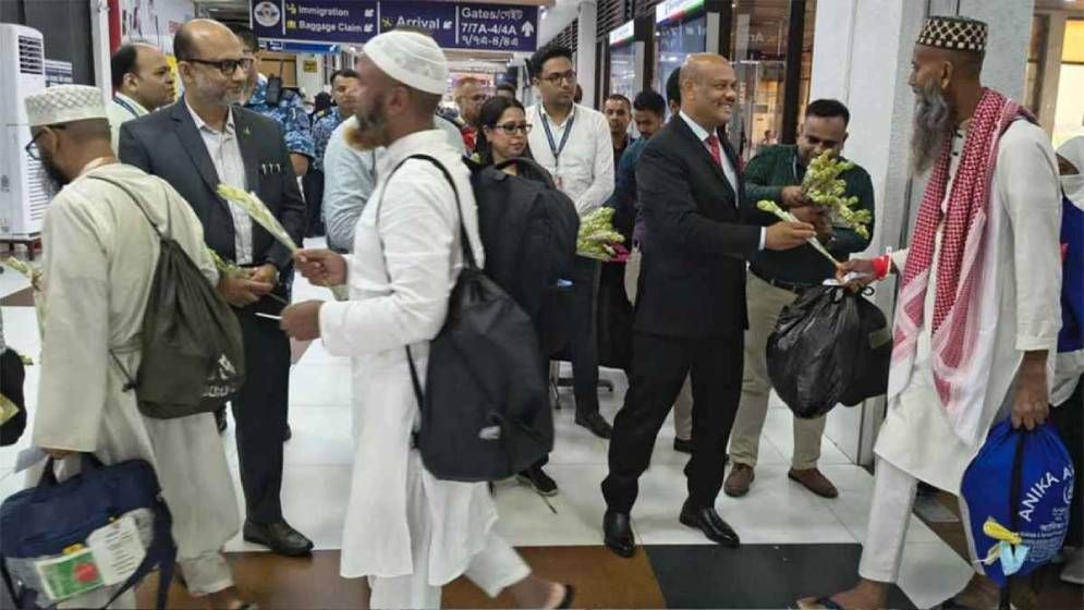 দেশে ফিরেছেন ৮ হাজার ৬০৬ জন হাজি, ২৩ জনের মৃত্যু
