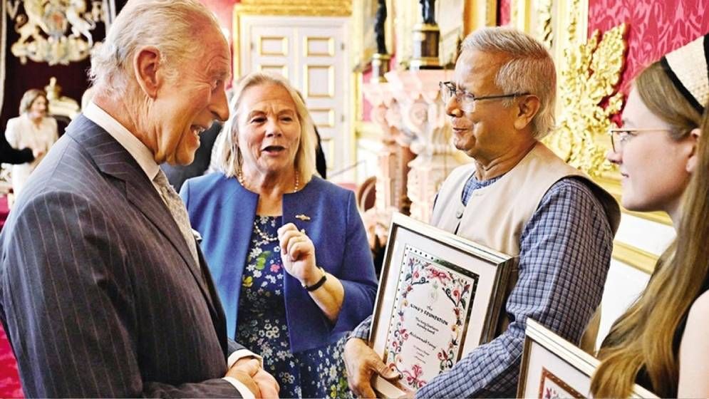 ‘কিংস চার্লস হারমনি অ্যাওয়ার্ড’ গ্রহণ করলেন প্রধান উপদেষ্টা