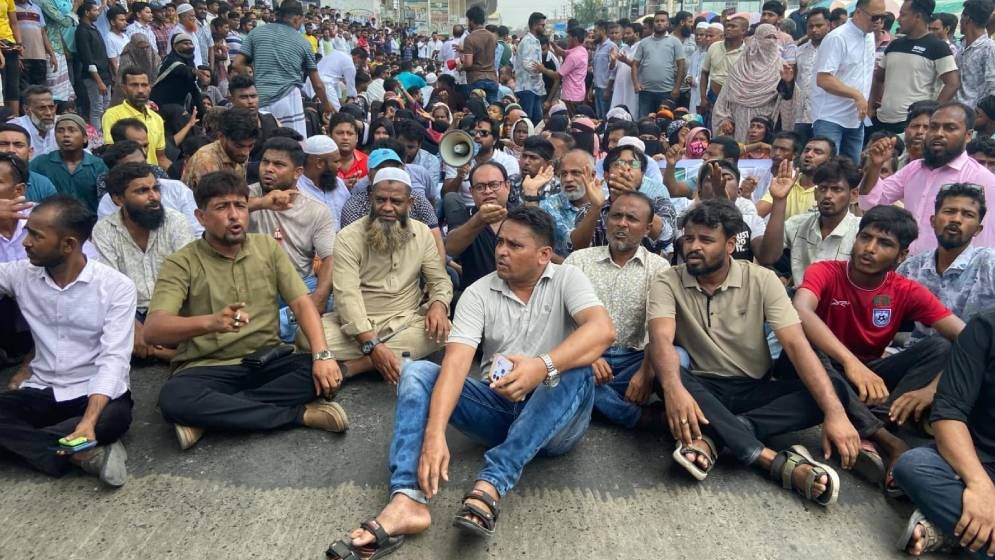 রূপগঞ্জে ব্যবসায়ী নিহত, আসামিদের গ্রেপ্তার ও শাস্তির দাবিতে বিক্ষোভ