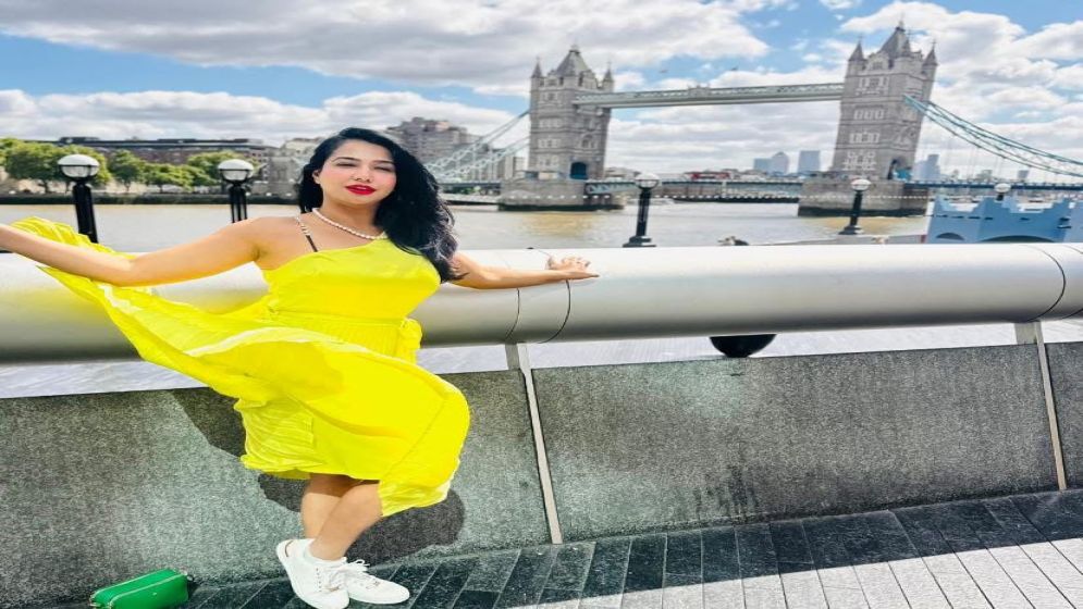 লন্ডন থেকে দেশে না ফেরার কারণ জানালেন  আফ্রি সেলিনা