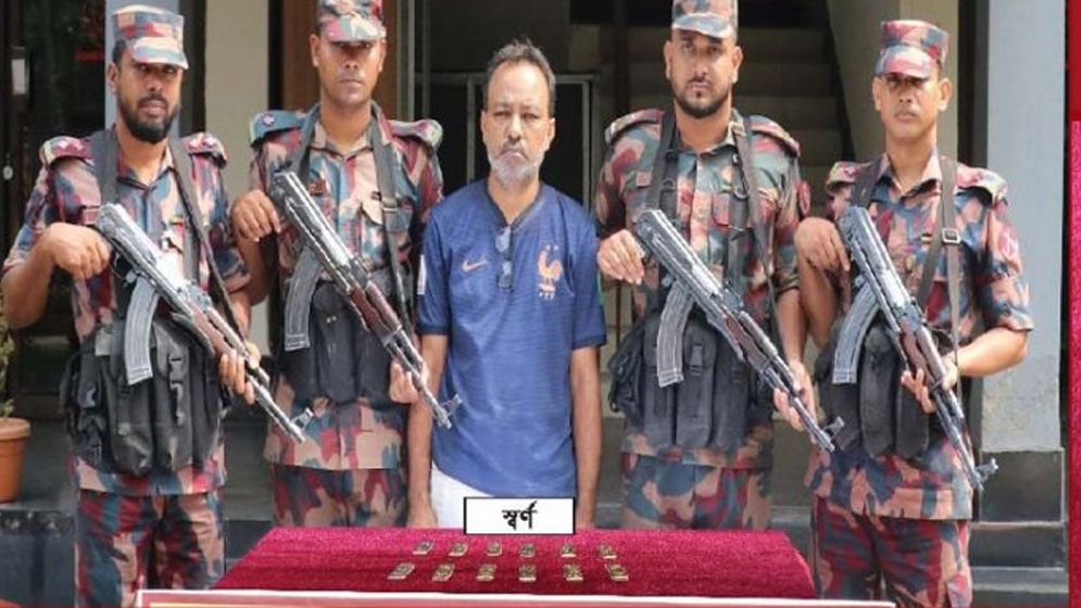 যশোরে ১২ স্বর্ণ বারসহ চোরাচালানী আটক