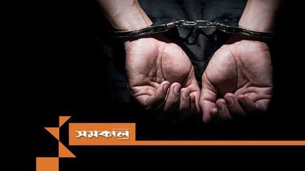 জীবননগর সীমান্তে ৮ স্বর্ণের বারসহ পাচারকারী আটক