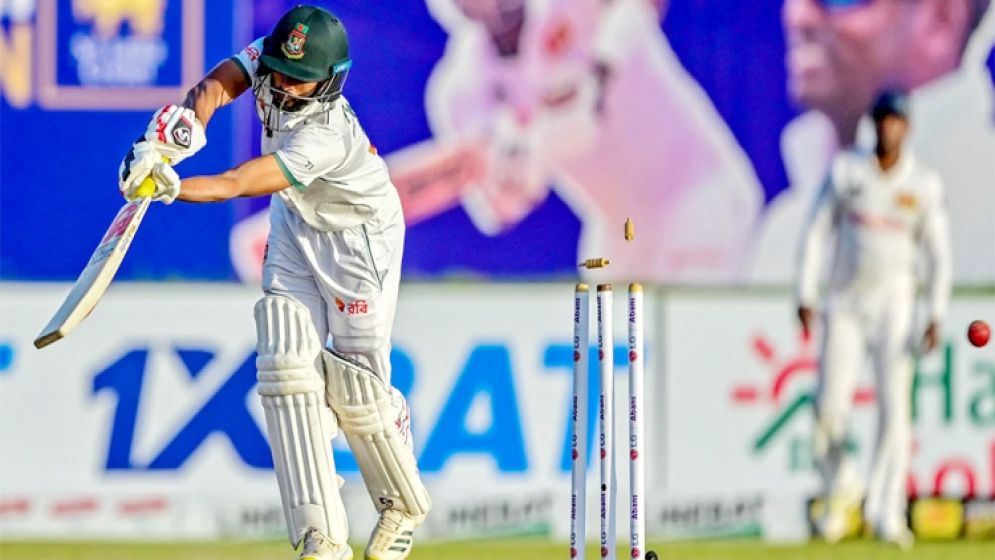 তৃতীয় দিনে ৬ রান যোগ করেই অলআউট বাংলাদেশ