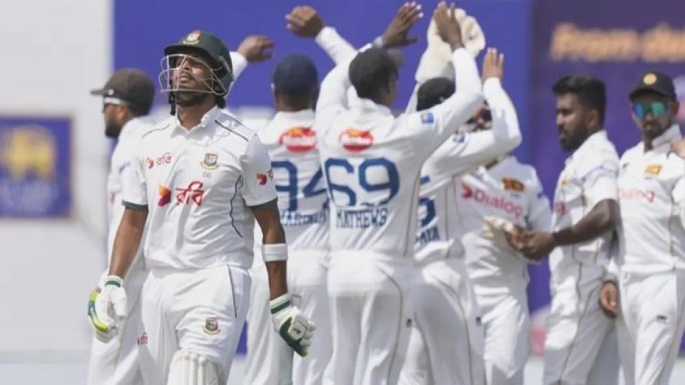 এবার ৪ রানে ফিরে গেলেন বিজয়