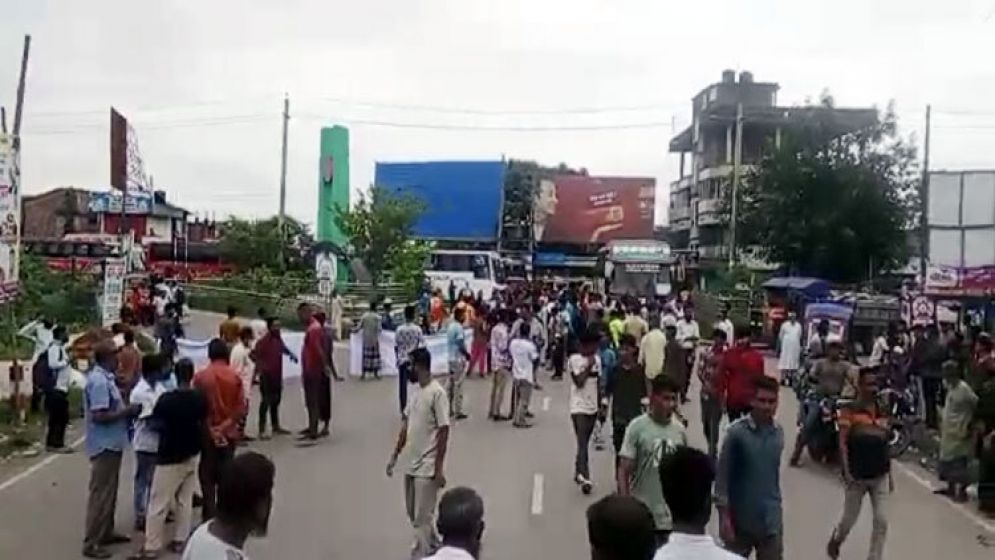 চেয়ারম্যানের অপসারণ দাবিতে মহাসড়ক অবরোধ বিএনপির, তীব্র যানজট