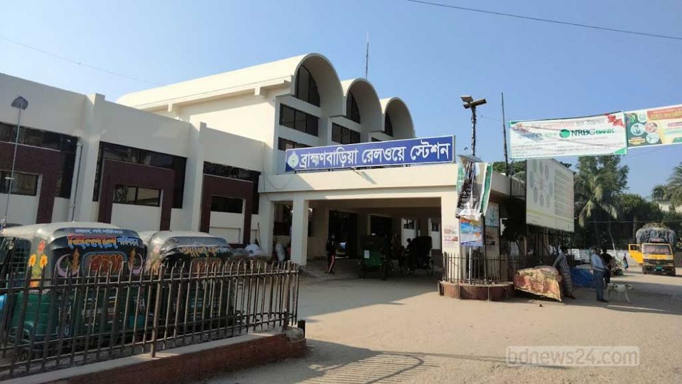 ব্রাহ্মণবাড়িয়ায় চলন্ত ট্রেনে ঢিল, গার্ড আহত