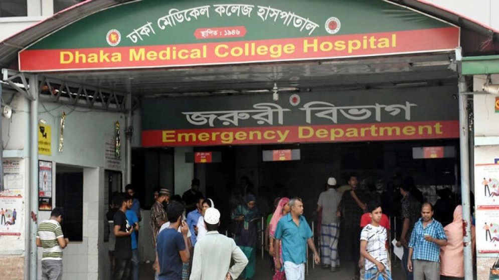 দিনদুপুরে ঢামেক পুলিশ বক্সের পাশ থেকে দুইজনের মরদেহ উদ্ধার