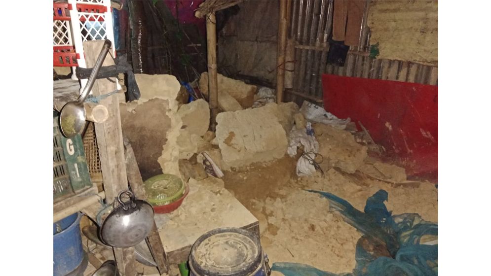 রোহিঙ্গা ক্যাম্পে মাটির দেয়াল চাপায় নিহত ১