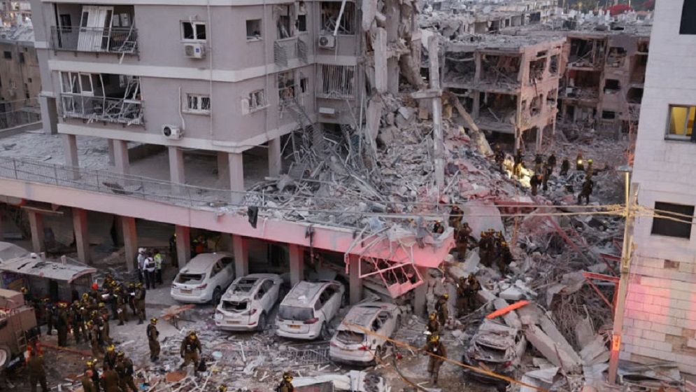 ইসরাইলে ইরানের ক্ষেপণাস্ত্র হামলায় নিহত ১০, আহত ২০০