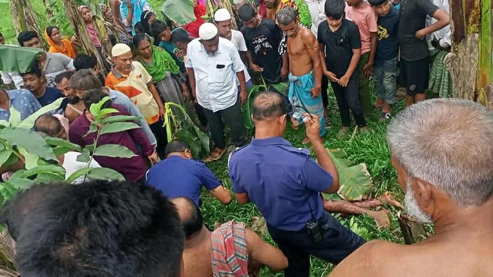 নরসিংদীতে কলাবাগান থেকে যুবকের গলাকাটা লাশ উদ্ধার