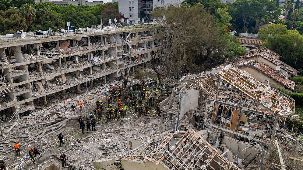 ইসরাইলের বিভিন্ন স্থানে ইরানের ক্ষেপণাস্ত্র হামলা, আহত ১৬