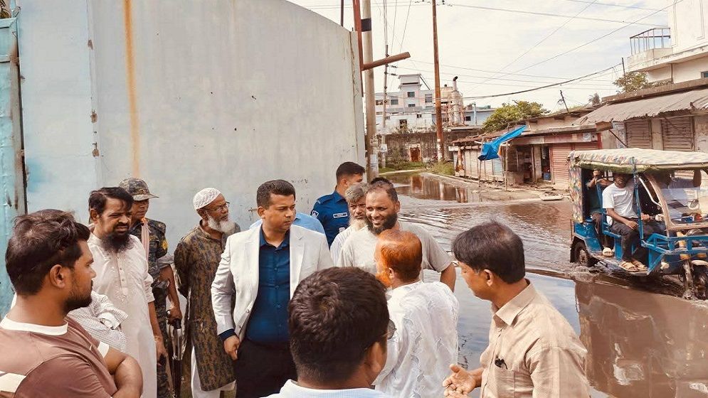 ফতুল্লার জলাবদ্ধতা দ্রুত নিরসনের নির্দেশ নারায়ণগঞ্জ জেলা প্রশাসকের