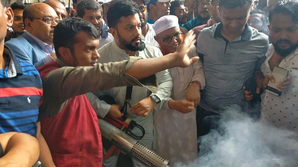 এবার নগরভবনে প্রশাসনিক কাজ শুরু করলেন ইশরাক