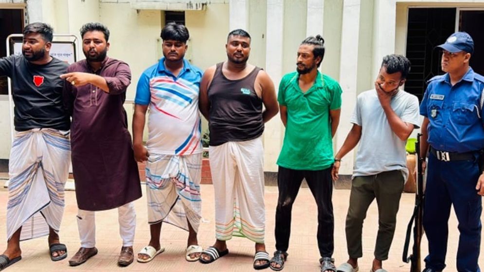 রূপগঞ্জে মাদক সেবন করে মাতলামি, প্রতিবাদ করায় দুজনকে গুলি