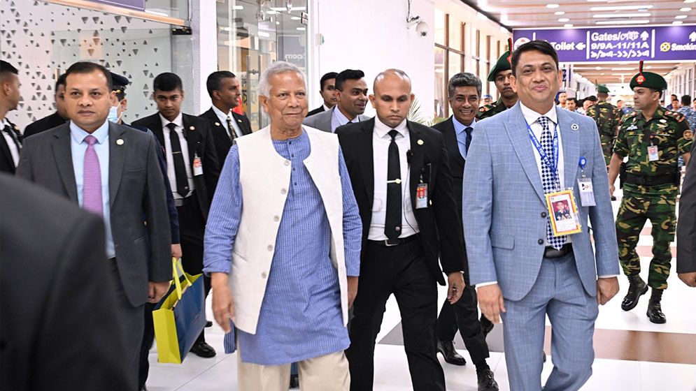 দেশে ফিরলেন ইউনূস