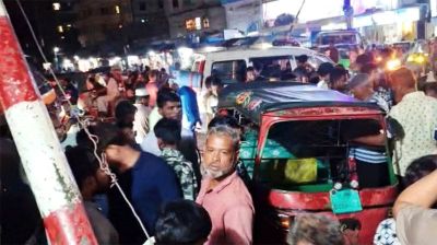 যানজটে আটকাপড়া অটোকে ট্রেনের ধাক্কা, মা-ছেলে নিহত