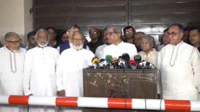 খালেদা জিয়ার সঙ্গে বিএনপি নেতাদের ঈদের শুভেচ্ছা বিনিময়