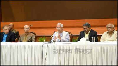 রাজনৈতিক দলের নেতাদের সঙ্গে বৈঠকে প্রধান উপদেষ্টা