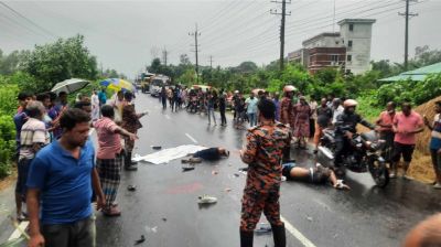 বগুড়ায় ট্রাকের ধাক্কায় তিন মোটরসাইকেল আরোহী নিহত