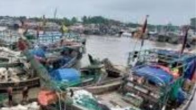 নাফনদীতে আরাকান আর্মির তাণ্ডব : সাগরে যাচ্ছে না জেলেরা