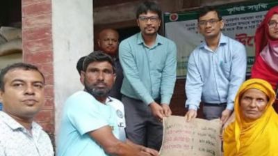 বকশীগঞ্জে ক্ষুদ্র ও প্রান্তিক কৃষকদের সার বীজ বিতরণ