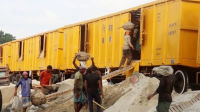 ট্রেনে বালু পরিবহনে পঞ্জগড়ে পরিবর্তনের হাওয়া
