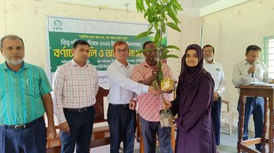 ঝিনাইদহে বিশ্ব পরিবেশ দিবসের চারা বিতরণ