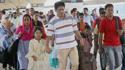 রাজধানীতে ফিরতে শুরু করেছে মানুষ