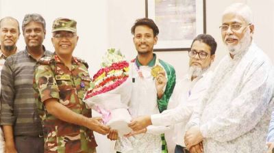 বিমানবন্দরে স্বর্ণজয়ী আরচার আলিফকে স্বাগত