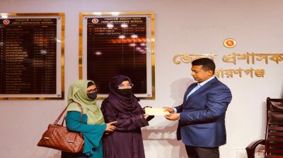 ডিসিকে পাশে পেয়ে ডিসি হওয়ার স্বপ্ন দেখছেন ঢাবিতে ভর্তিচ্ছু আফরোজা