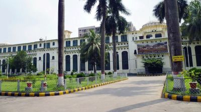 ঢামেক অনির্দিষ্টকাল বন্ধ ঘোষণা, হল ছাড়ার নির্দেশ