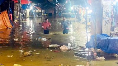 ফেনী : মুহুরী-সিলোনিয়া নদীর বাঁধ ভেঙে লোকালয় প্লাবিত