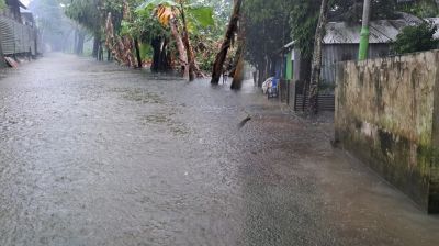 টানা বর্ষণে পানিতে তলিয়ে গেছে নোয়াখালী জেলা শহর