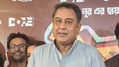 আইসিইউ থেকে ‘উৎসব’ দেখতে সিনেমাহলে জাহিদ হাসান