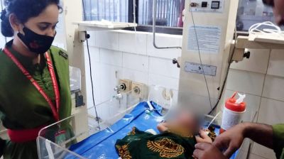 অন্তঃসত্ত্বাকে হাসপাতালের মেঝেতে চিকিৎসা, শৌচাগারে প্রসব