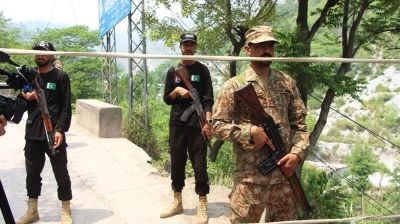 পাকিস্তানে আত্মঘাতী বোমা হামলায় ১৩ সেনা নিহত