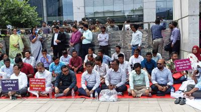 এনবিআরের গেট বন্ধ, ঢুকতে পারছেন না ঐক্য পরিষদের নেতারা