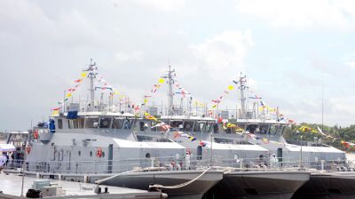 খুলনায় নৌবাহিনী প্রধান: তিনটি ডাইভিং বোট উদ্বোধন