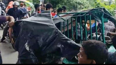 খুলনায় ট্রাকের ধাক্কায় দুই ইজিবাইক যাত্রী নিহত