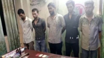 কুষ্টিয়ায় ‘টর্চার সেলের’ সন্ধান, অস্ত্রসহ আটক ৫