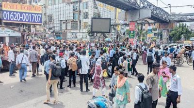 সহপাঠী নিহত : সায়েন্স ল্যাব মোড় অবরোধ আইডিয়ালের শিক্ষার্থীদের
