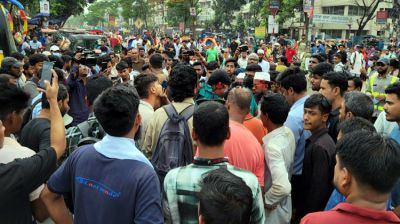 সড়ক ছাড়েননি ইউআইইউ শিক্ষার্থীরা, রোববার ‌‘ঢাকা ব্লকেড’